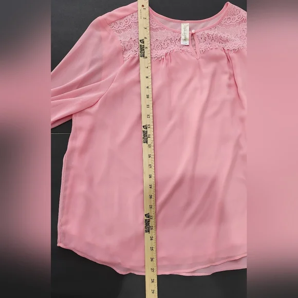 Chic Pink Lace Detail Blouse - Picture 6 of 10
